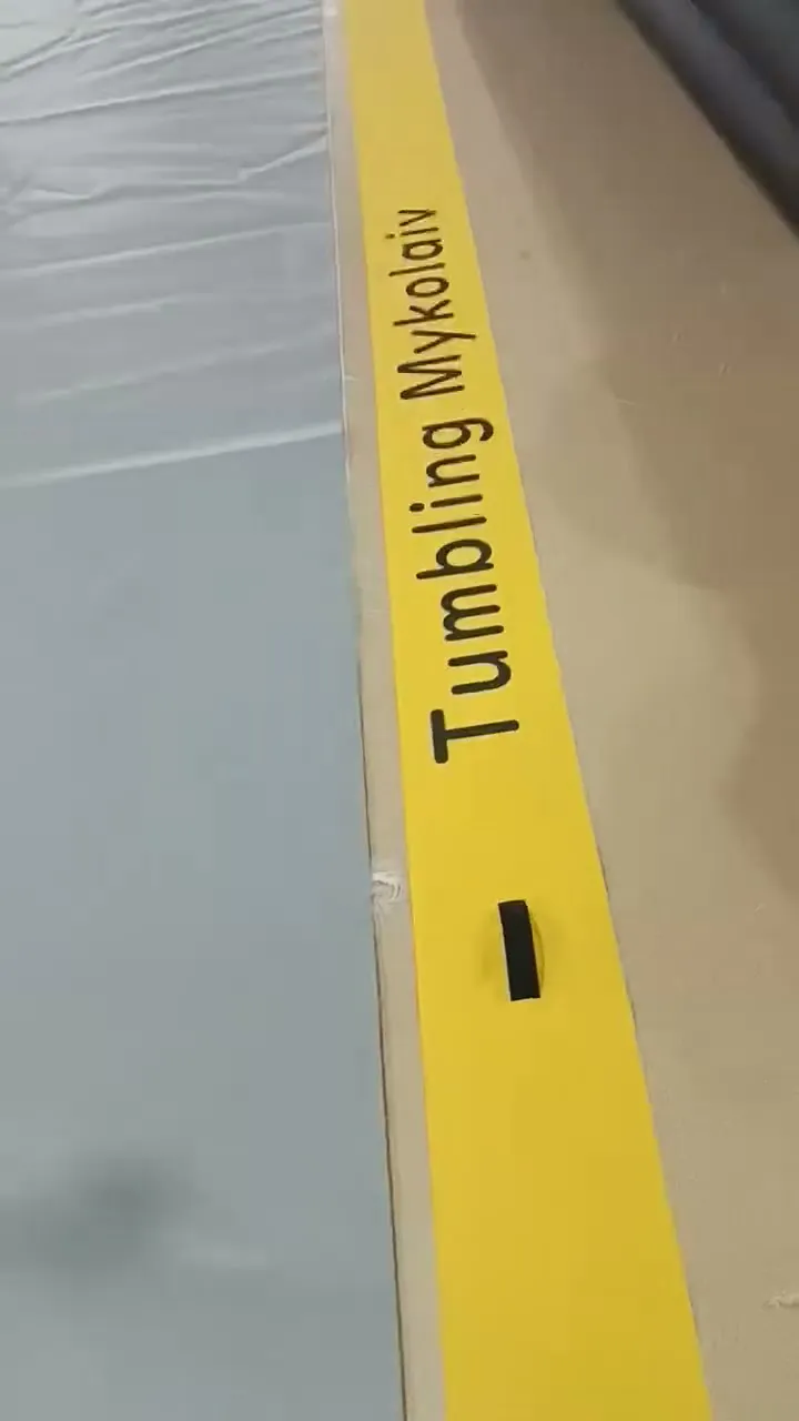 Напис Tumbling Mykolaiv на борту доріжки